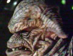 Ein hässlicher Alienkopf von der Seite